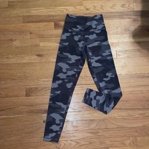 Aerie black camo leggings